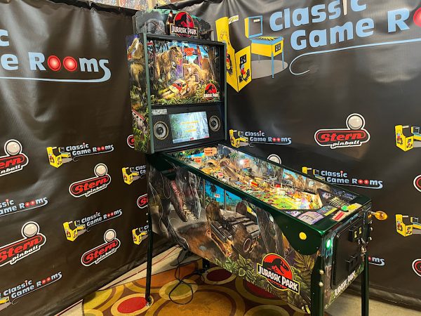 Jurassic Park Limited Edition Pinball Machine with Topper